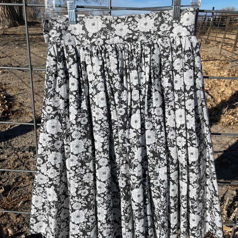 Vintage Handmade A-Line Pleated Black and White Floral Skirt Circa 1950s Small